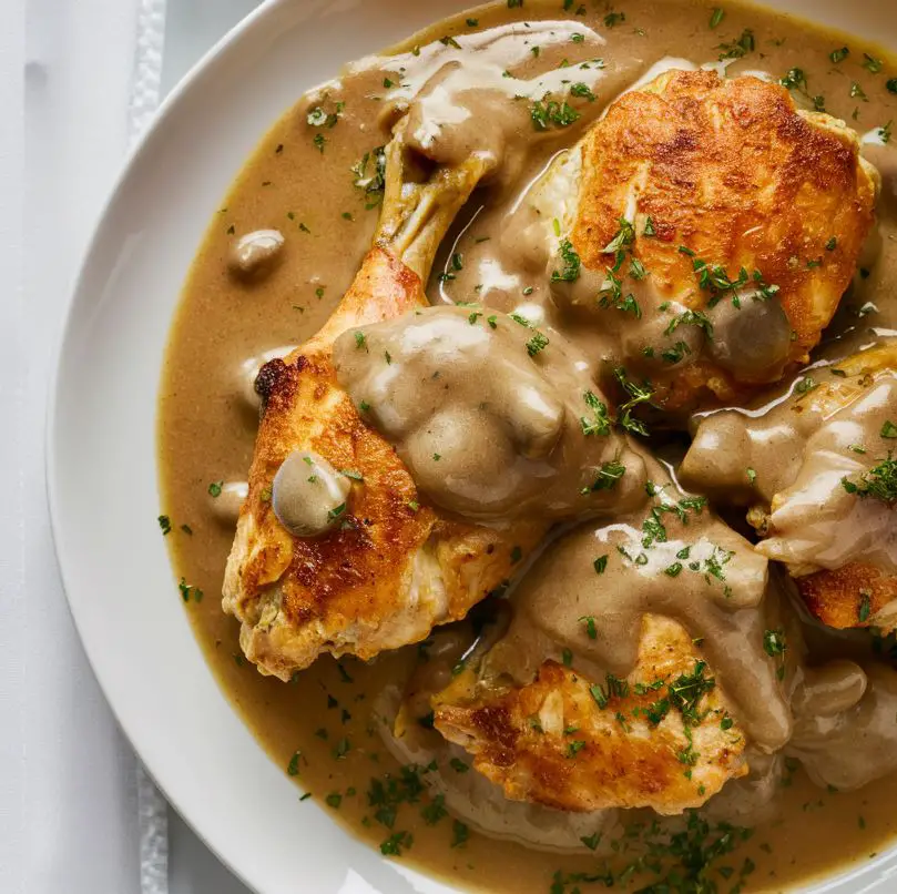 Learn how to prepare a comforting and delicious country chicken with gravy with this easy-to-follow guide. Perfect for cooks of all levels, this recipe uses fresh country chicken and aromatic herbs to create a rich and flavorful dish that's sure to become a household favorite. Discover tips, variations, and the best side dishes to accompany this hearty meal.